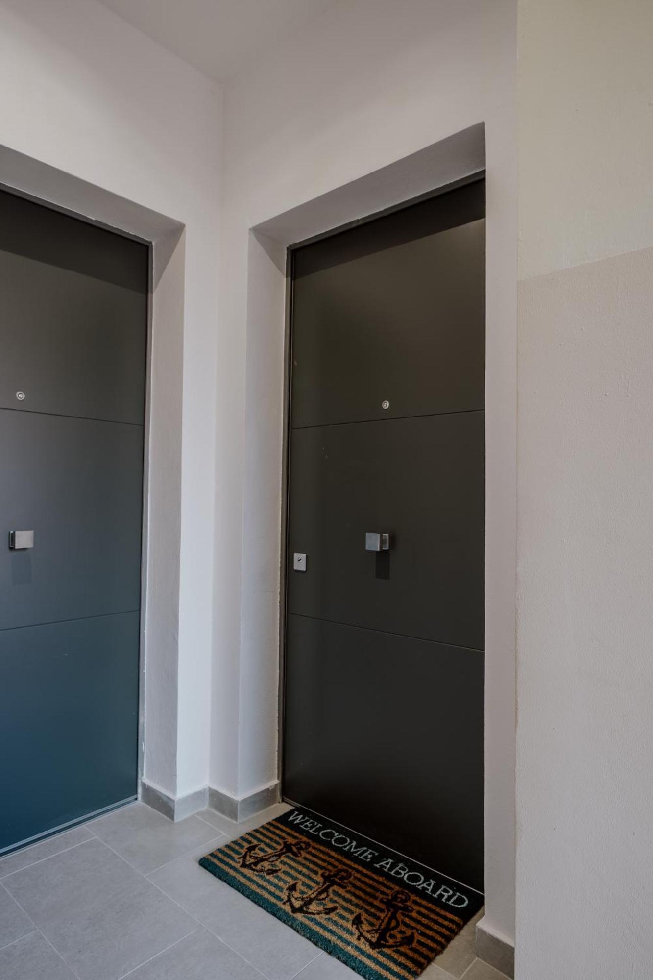 Elegante Appartamento In Marina Trieste Eksteriør bilde